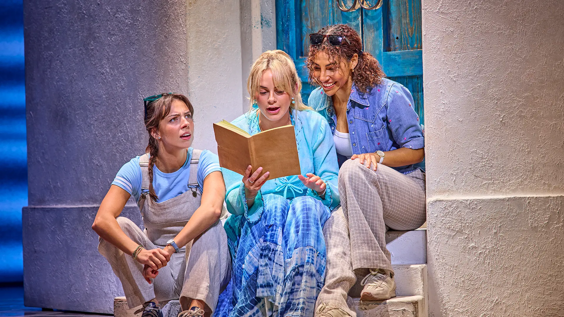 MAMMA MIA! London 2025-2026 cast. Photography by Brinkhoff/Mögenburg